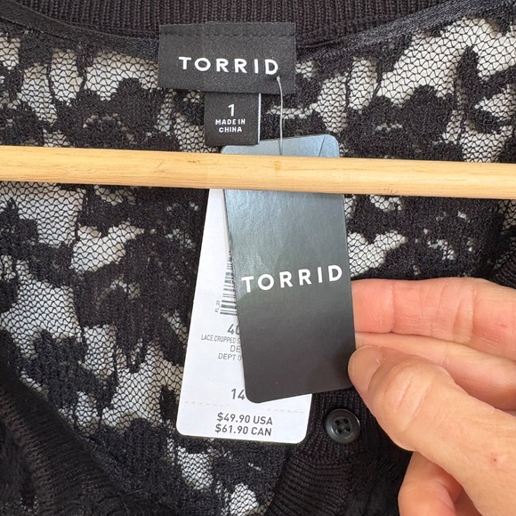 Torrid Cropped Black Lace Shrug Cardigan Button Front NWT Sz 1X (14-16) - Picture 8 of 8